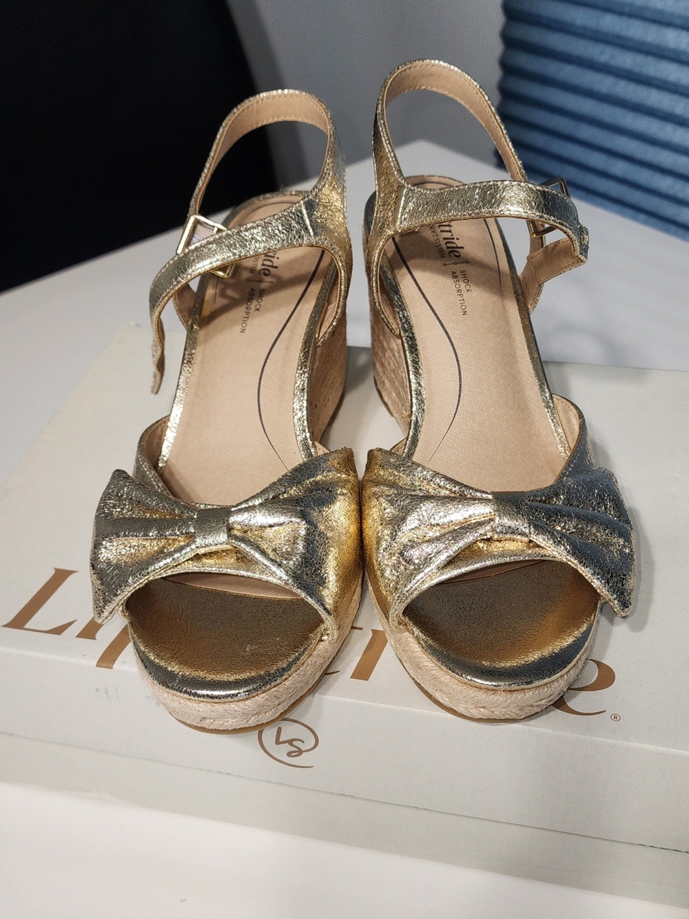 LifeStride Tahlia metallic Platino gold wedge dress sandals Size 7.5
